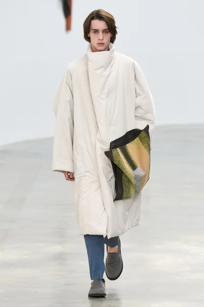 Look 24